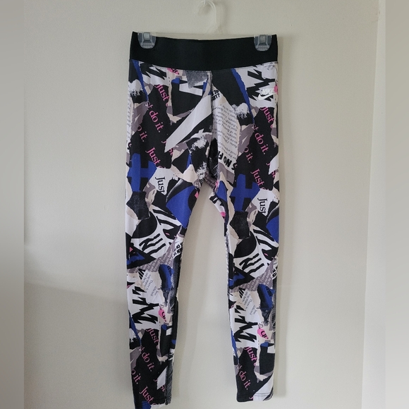 Nike Newspaper Graphic Leggings - Picture 3 of 9